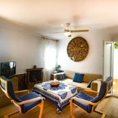 Продажа дома на две семьи в Casares Playa