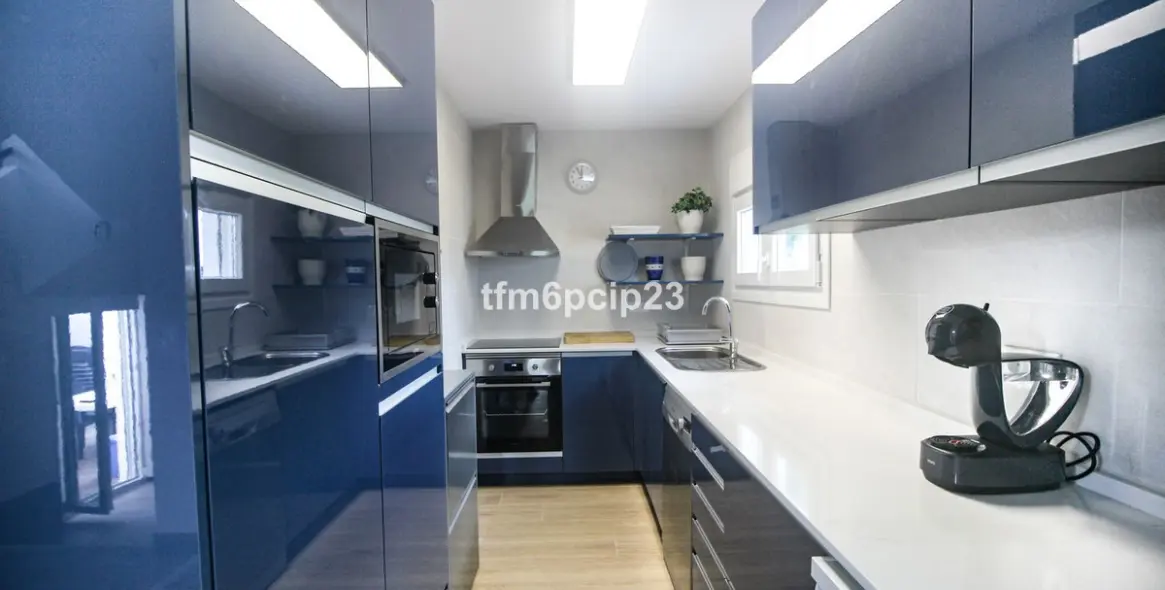 Продажа дома на две семьи в Casares Playa 5