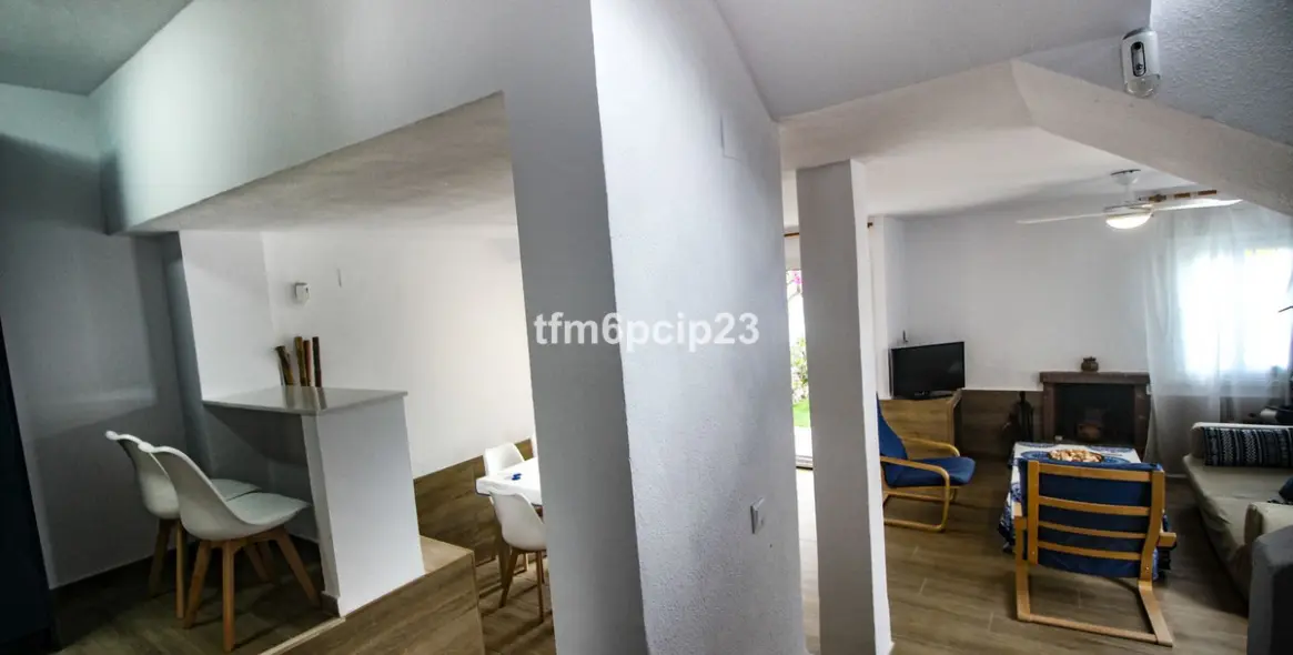 Продажа дома на две семьи в Casares Playa 6