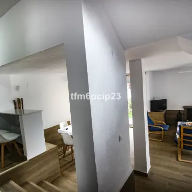 Продажа дома на две семьи в Casares Playa