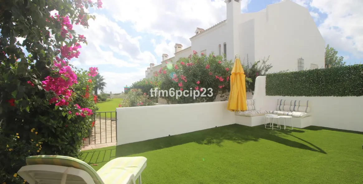 Продажа дома на две семьи в Casares Playa 9