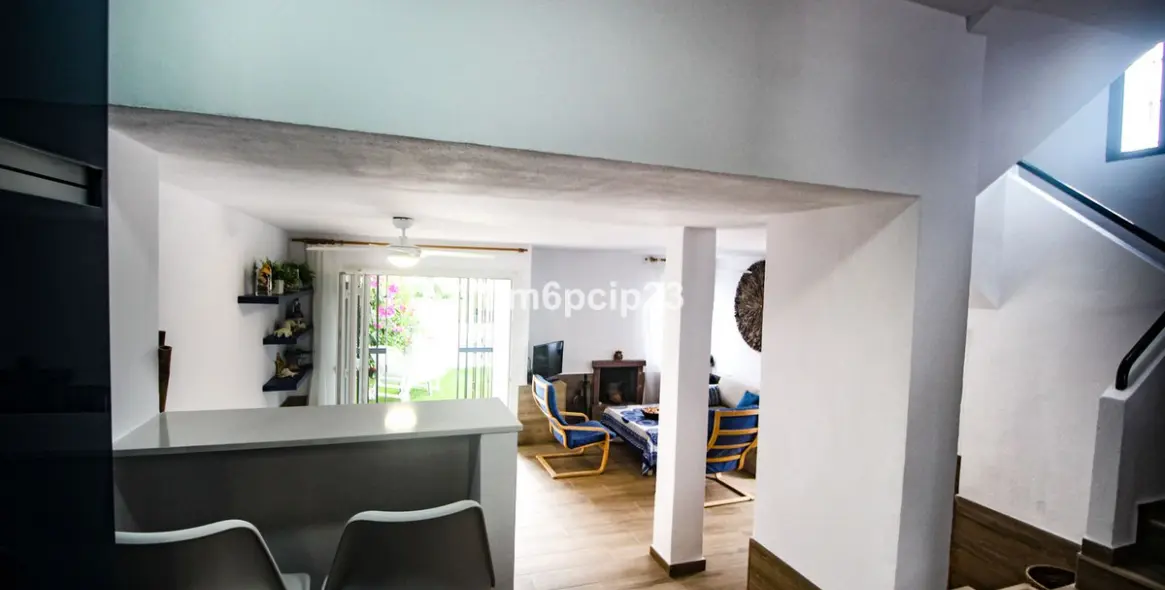 Продажа дома на две семьи в Casares Playa 11