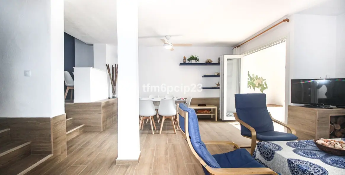 Продажа дома на две семьи в Casares Playa 12