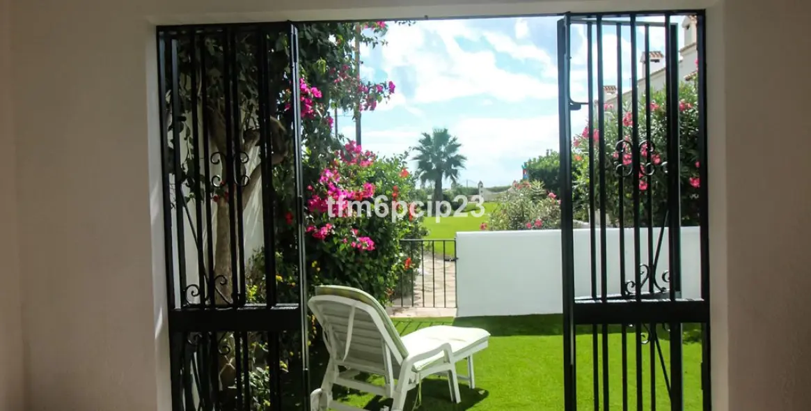 Продажа дома на две семьи в Casares Playa 16