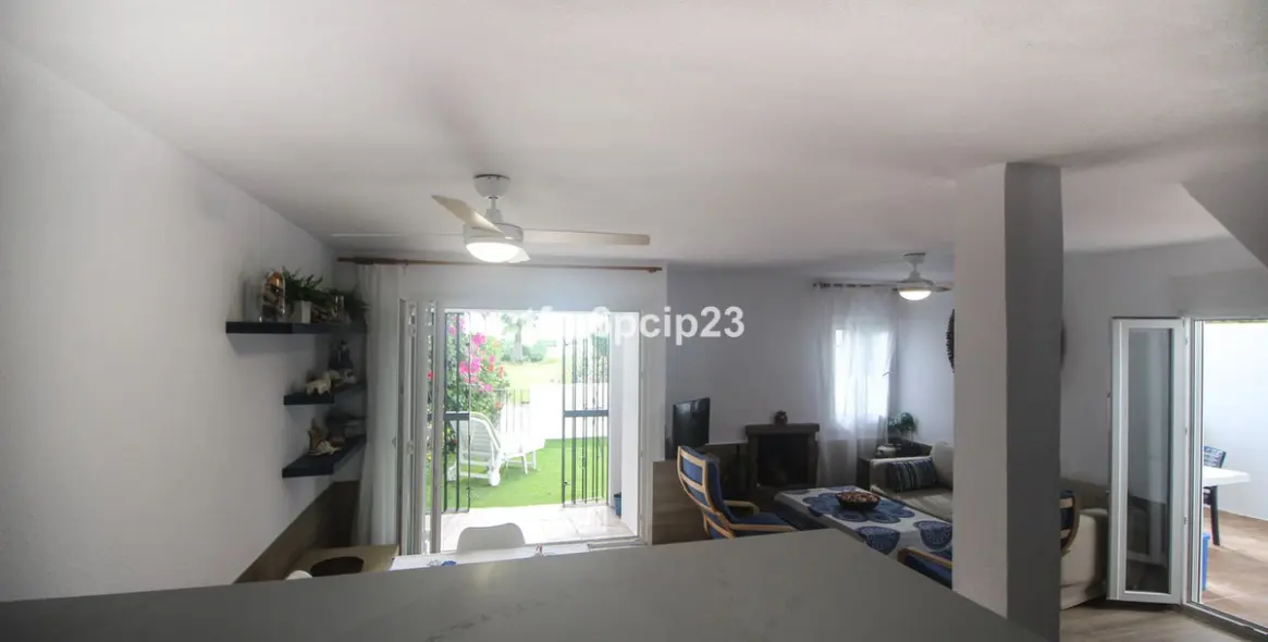 Продажа дома на две семьи в Casares Playa 17