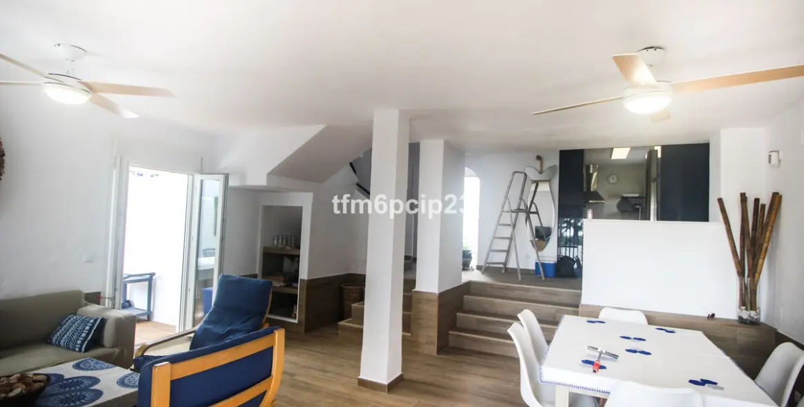 Продажа дома на две семьи в Casares Playa 19