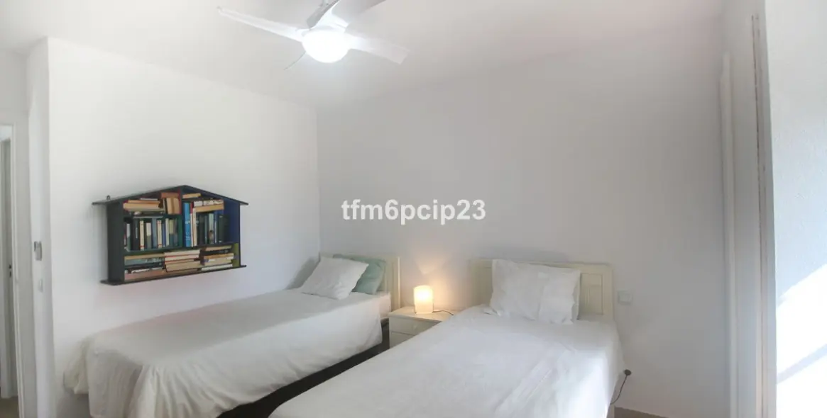 Продажа дома на две семьи в Casares Playa 24