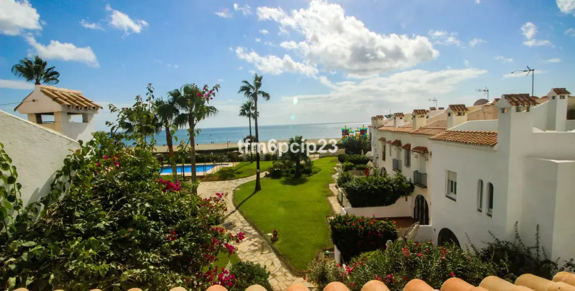 Продажа дома на две семьи в Casares Playa 31