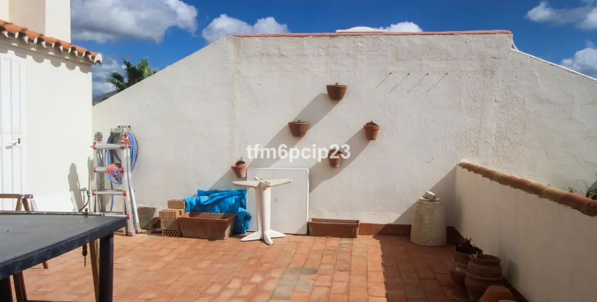 Продажа дома на две семьи в Casares Playa 33