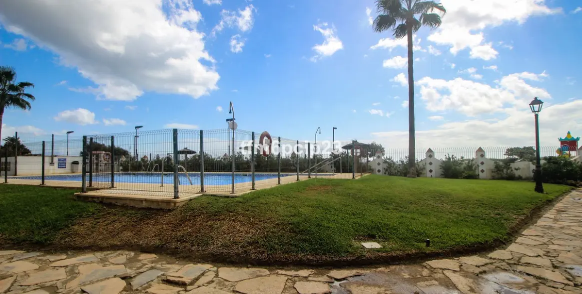 Продажа дома на две семьи в Casares Playa 35