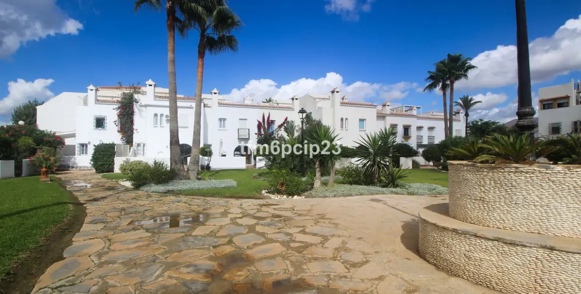 Продажа дома на две семьи в Casares Playa 36