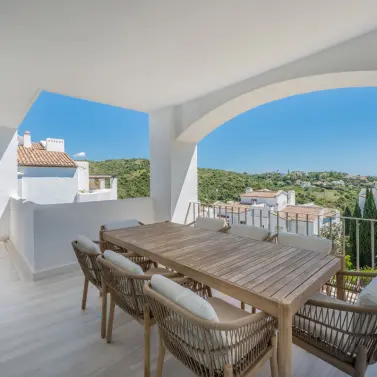 Продажа апартаментов на среднем этаже в Benahavís