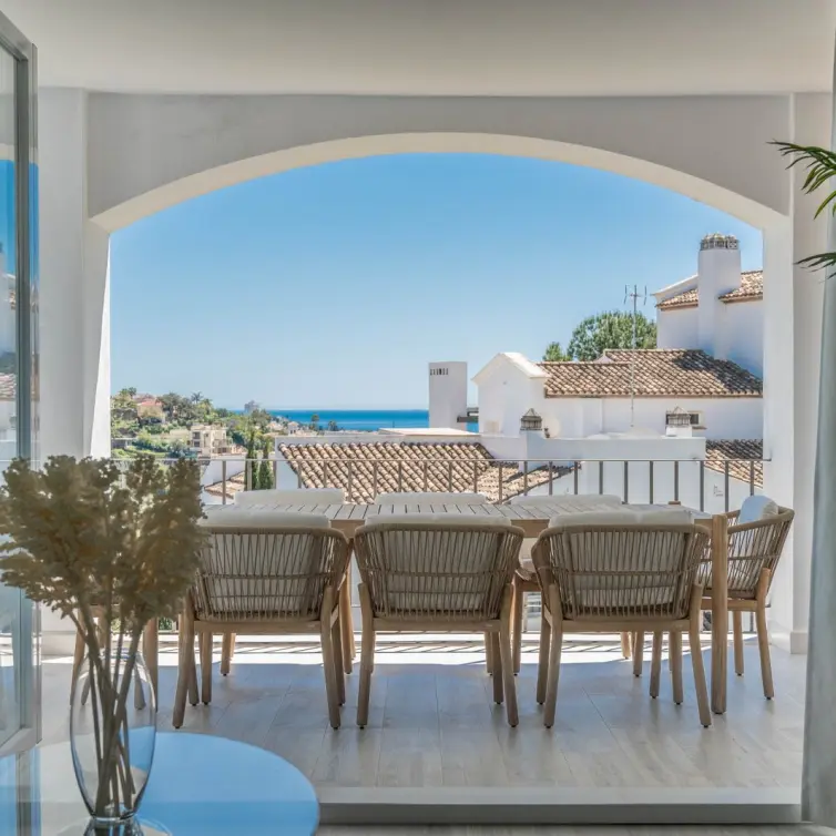 Venta de apartamento en planta media en Benahavís