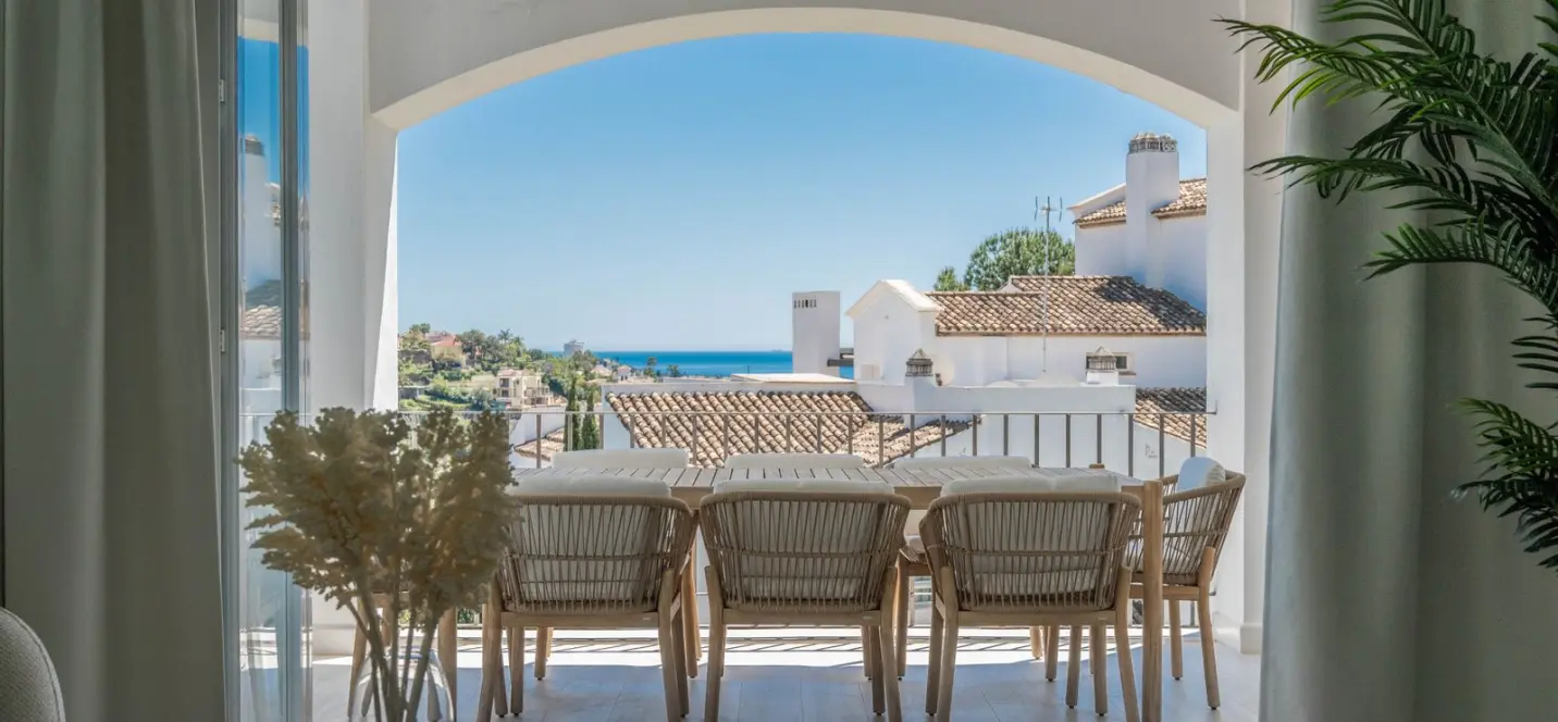 Venta de apartamento en planta media en Benahavís 1