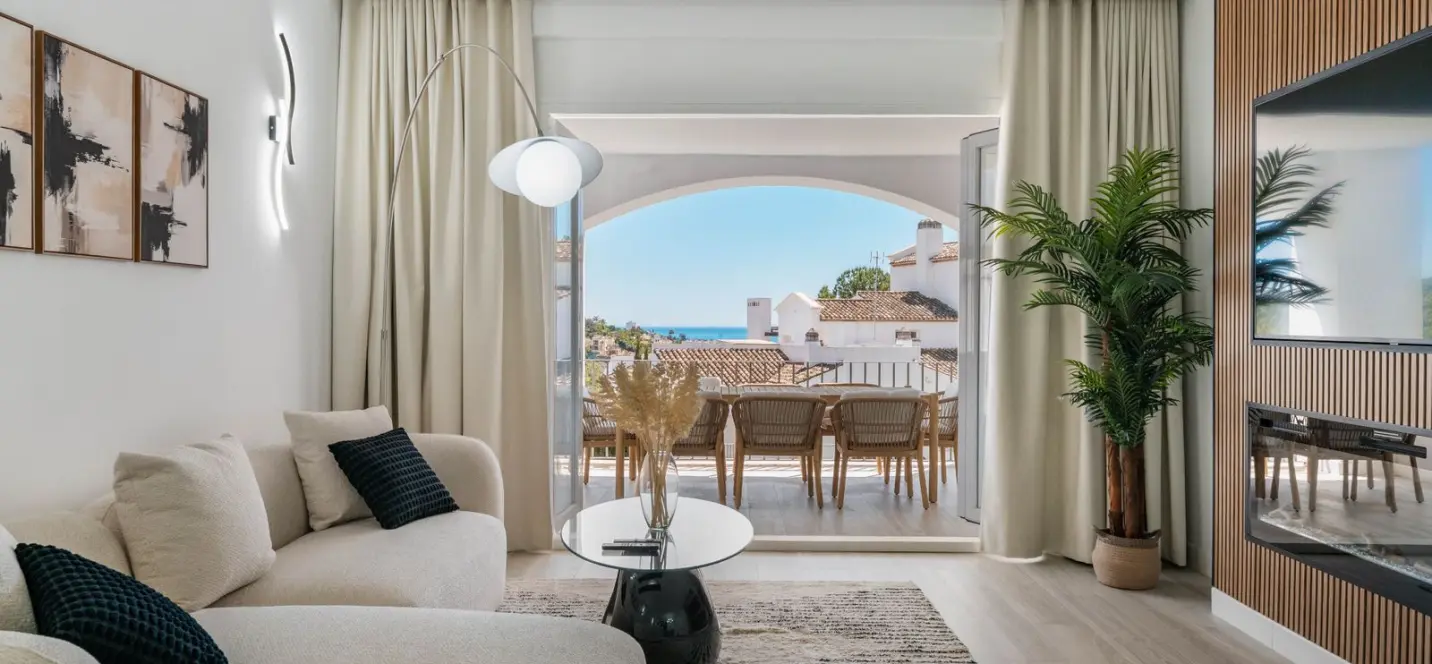 Venta de apartamento en planta media en Benahavís 2