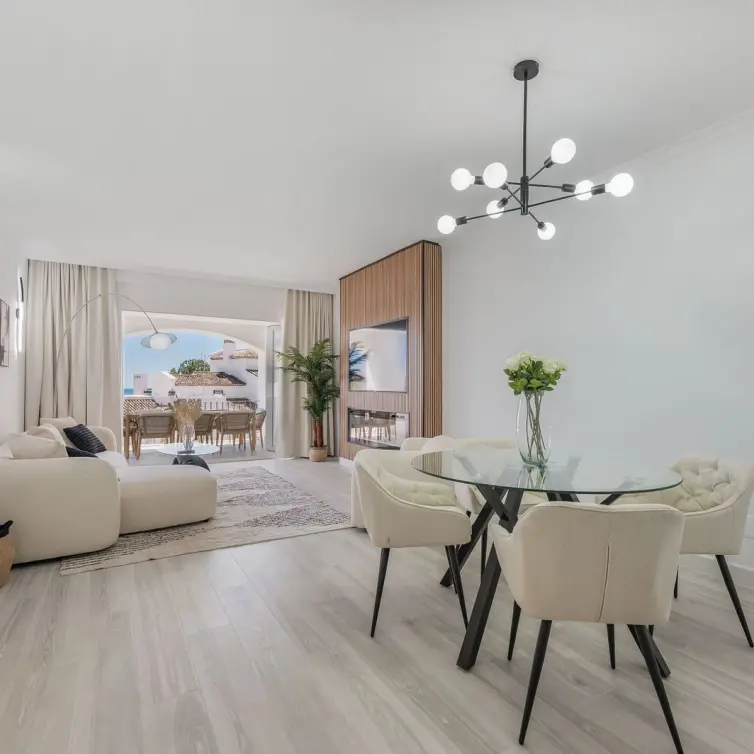 Venta de apartamento en planta media en Benahavís