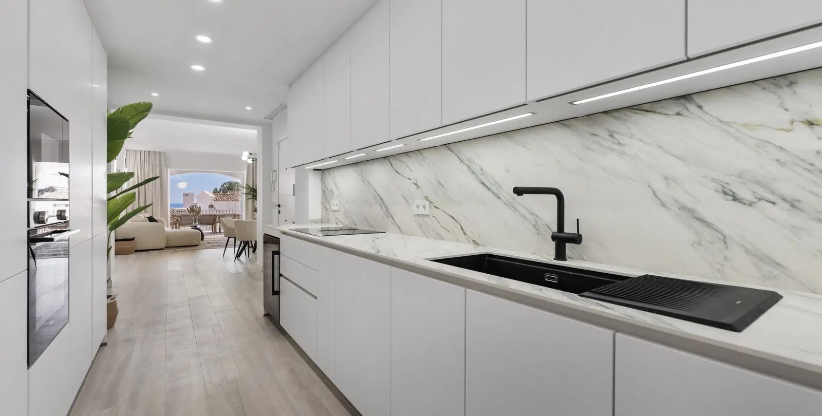 Sale of middle floor apartment in Benahavís 6