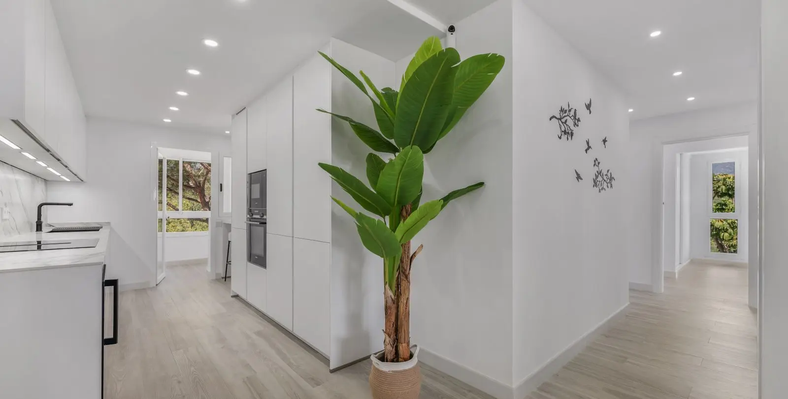 Sale of middle floor apartment in Benahavís 9