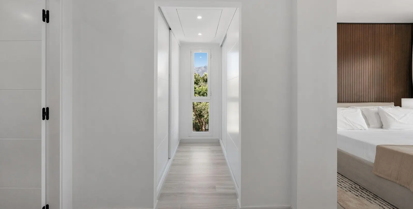 Sale of middle floor apartment in Benahavís 12