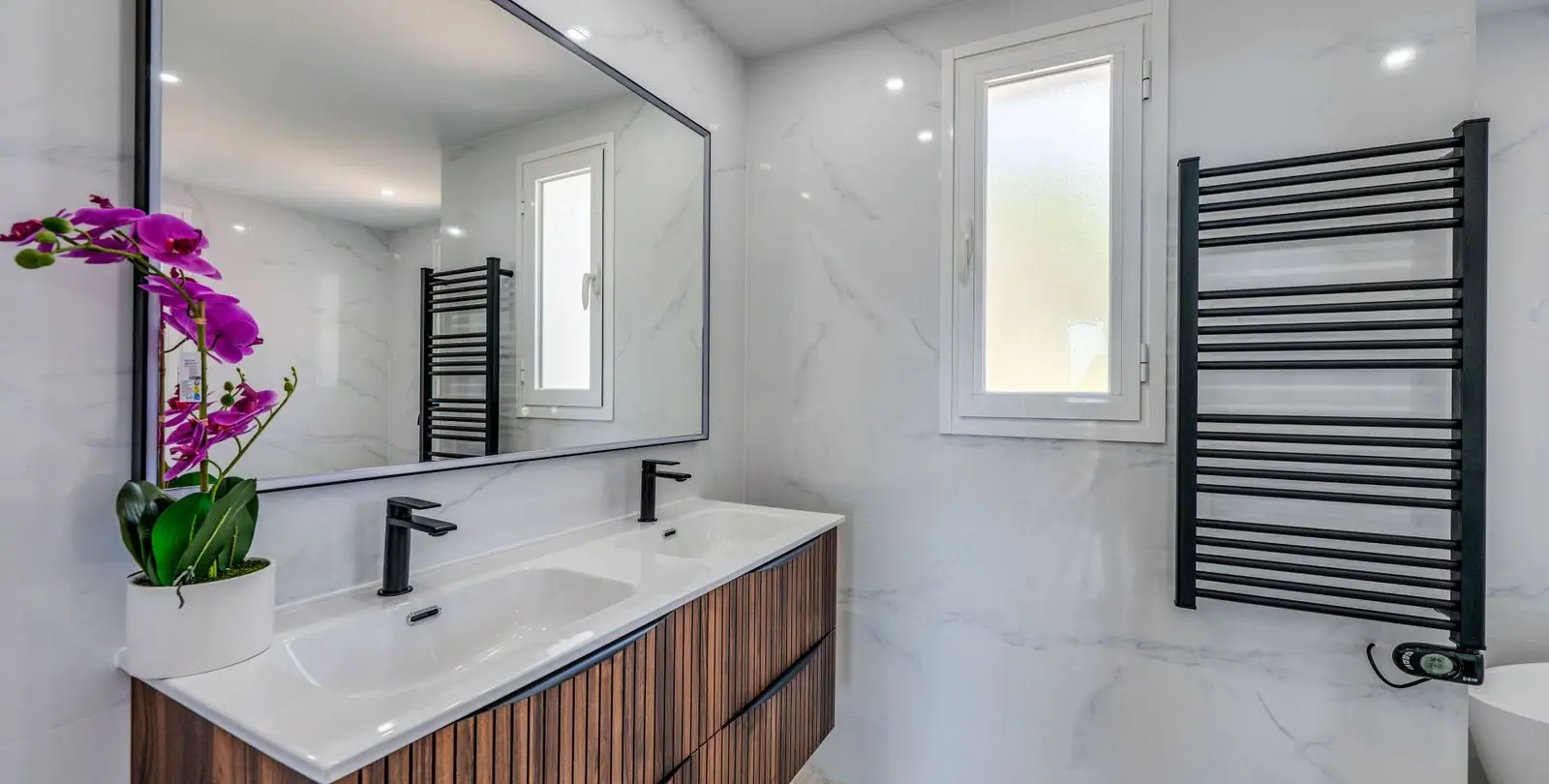 Sale of middle floor apartment in Benahavís 15