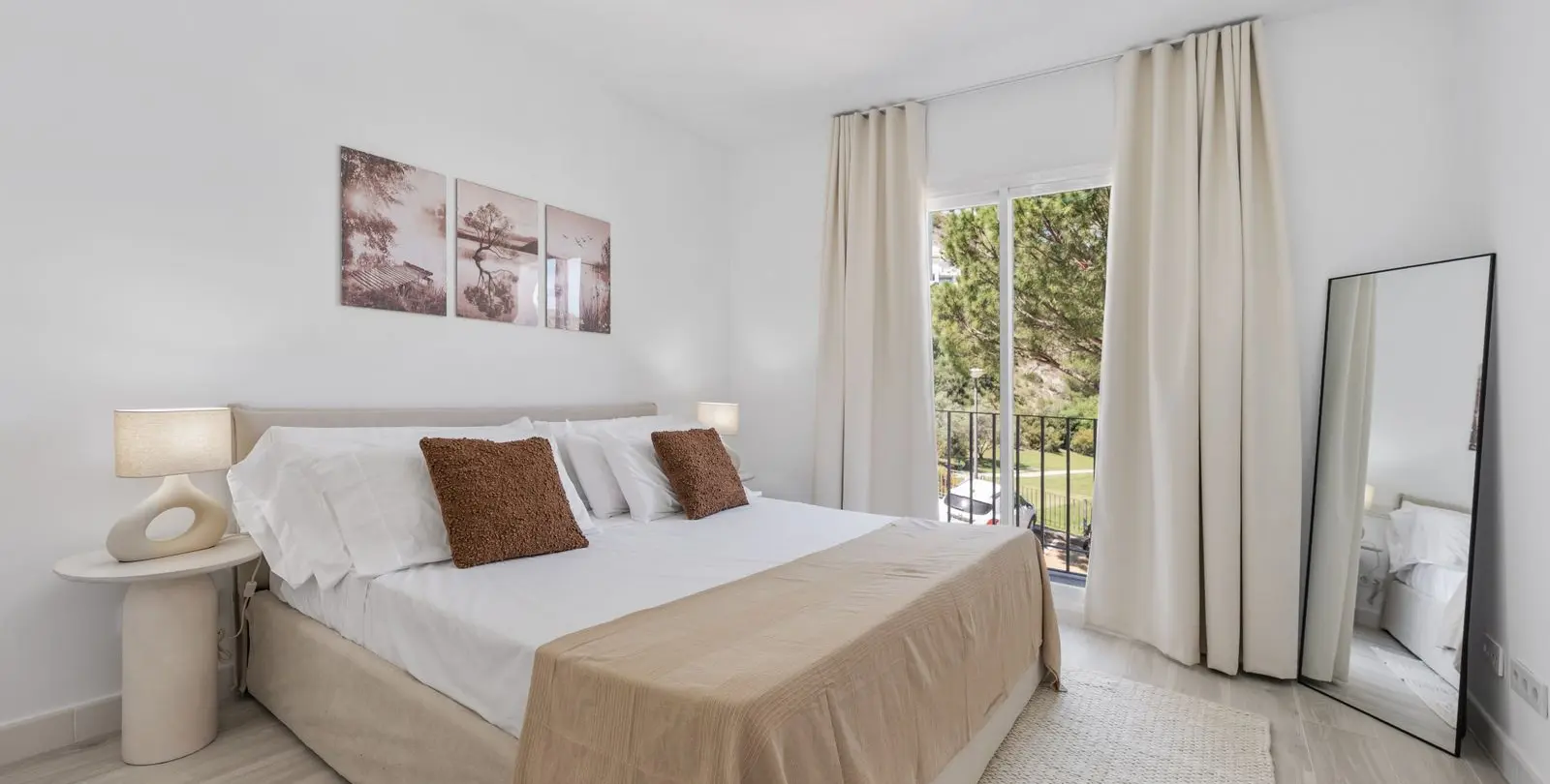 Sale of middle floor apartment in Benahavís 18