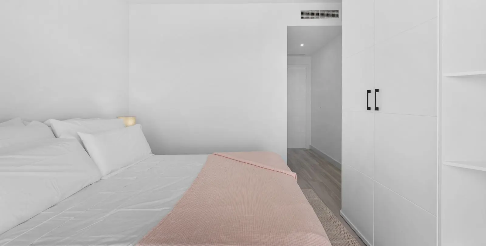 Sale of middle floor apartment in Benahavís 22