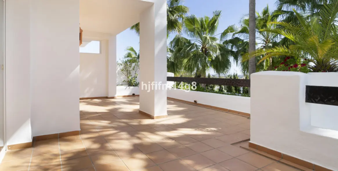 Sale of middle floor apartment in Nueva Andalucía 1