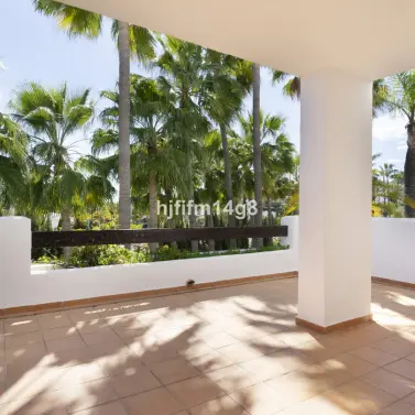 Sale of middle floor apartment in Nueva Andalucía