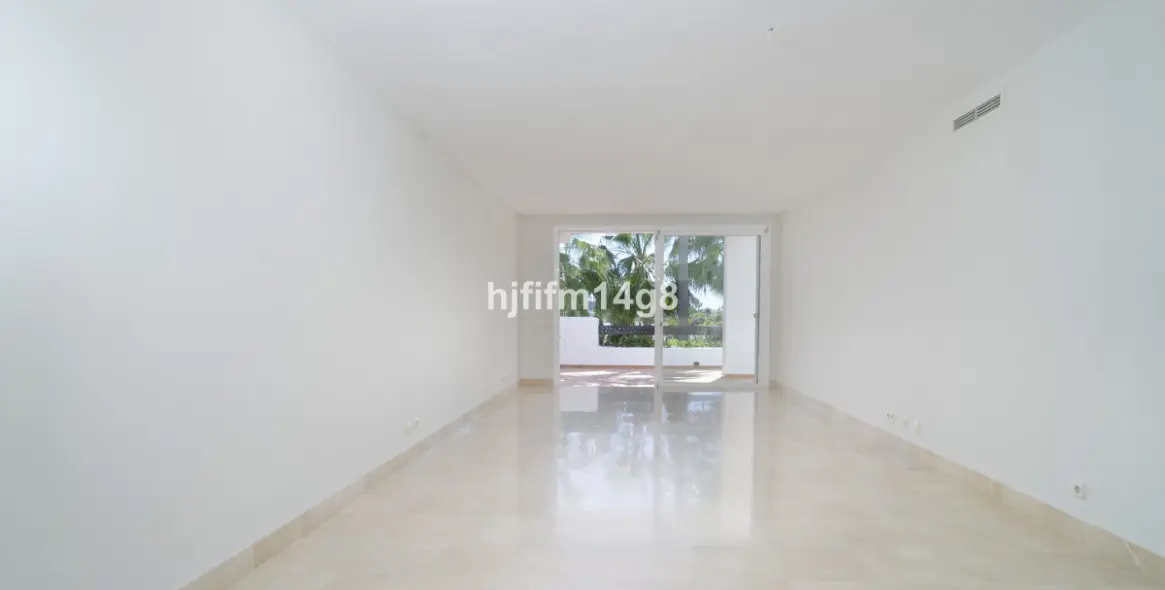 Sale of middle floor apartment in Nueva Andalucía 4