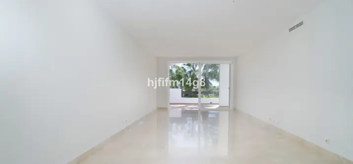 Sale of middle floor apartment in Nueva Andalucía 3