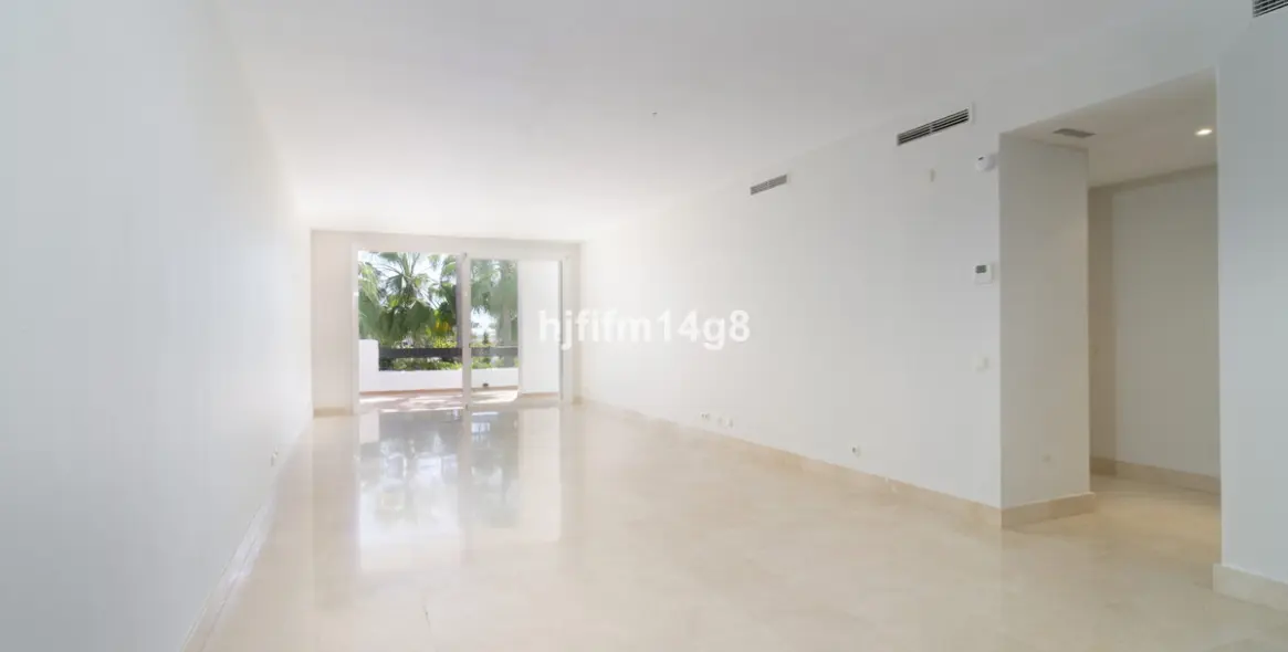Sale of middle floor apartment in Nueva Andalucía 5