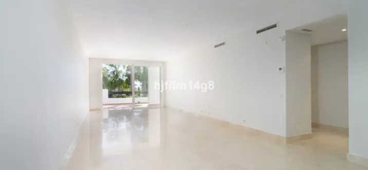 Sale of middle floor apartment in Nueva Andalucía 4