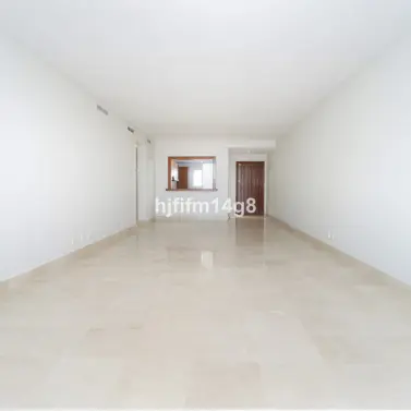 Sale of middle floor apartment in Nueva Andalucía