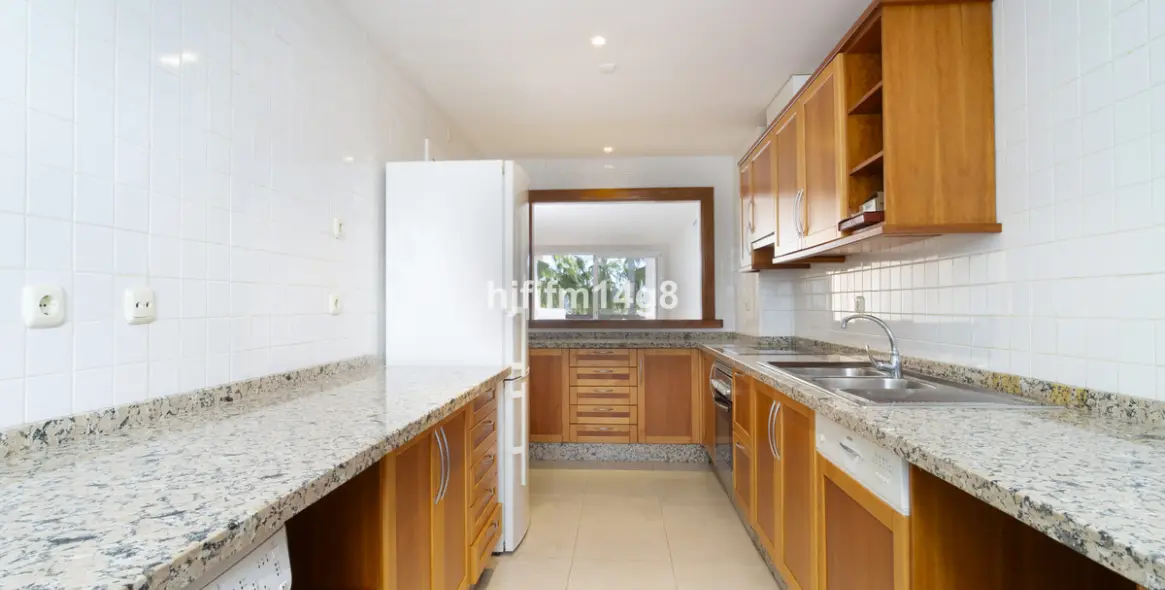 Sale of middle floor apartment in Nueva Andalucía 7
