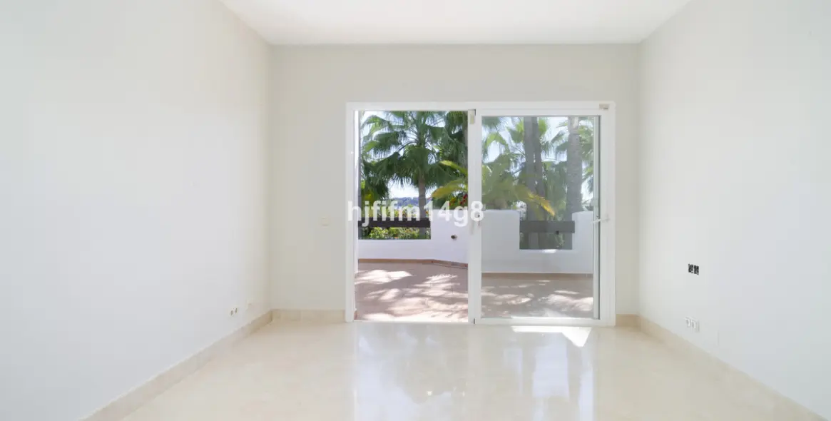 Sale of middle floor apartment in Nueva Andalucía 9