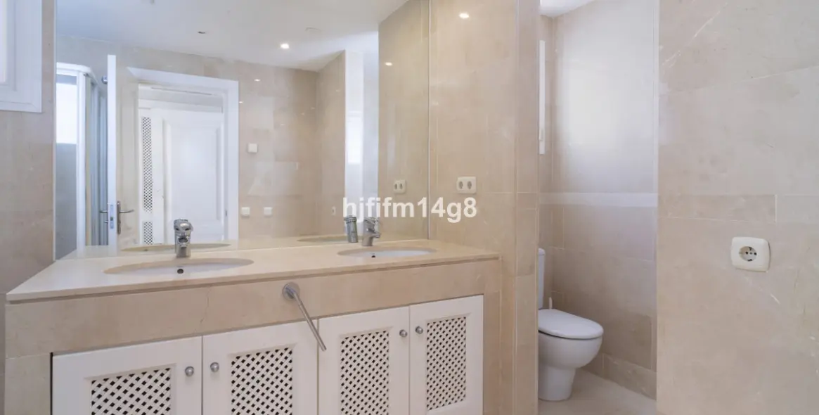 Sale of middle floor apartment in Nueva Andalucía 12