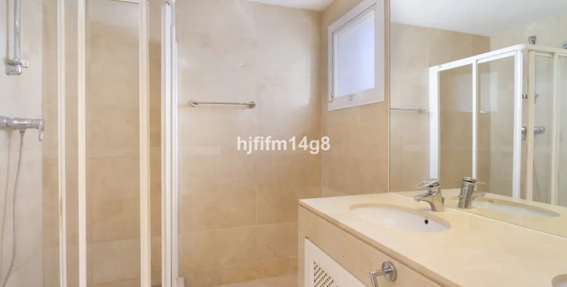 Sale of middle floor apartment in Nueva Andalucía 13