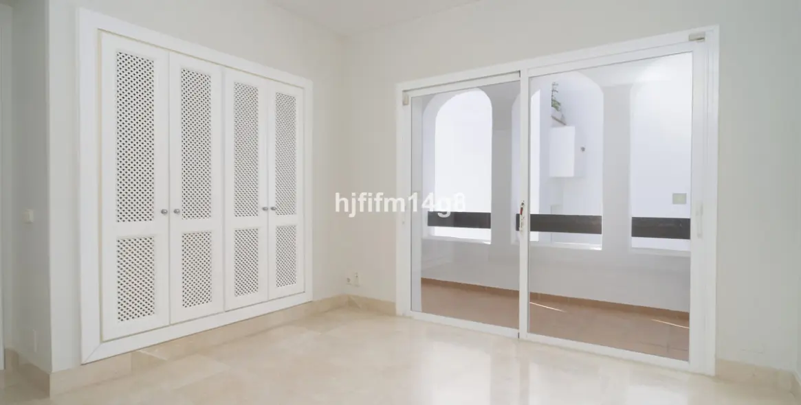 Sale of middle floor apartment in Nueva Andalucía 14