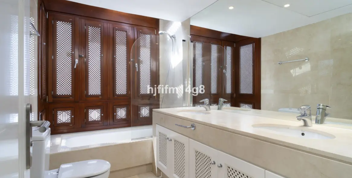 Sale of middle floor apartment in Nueva Andalucía 17