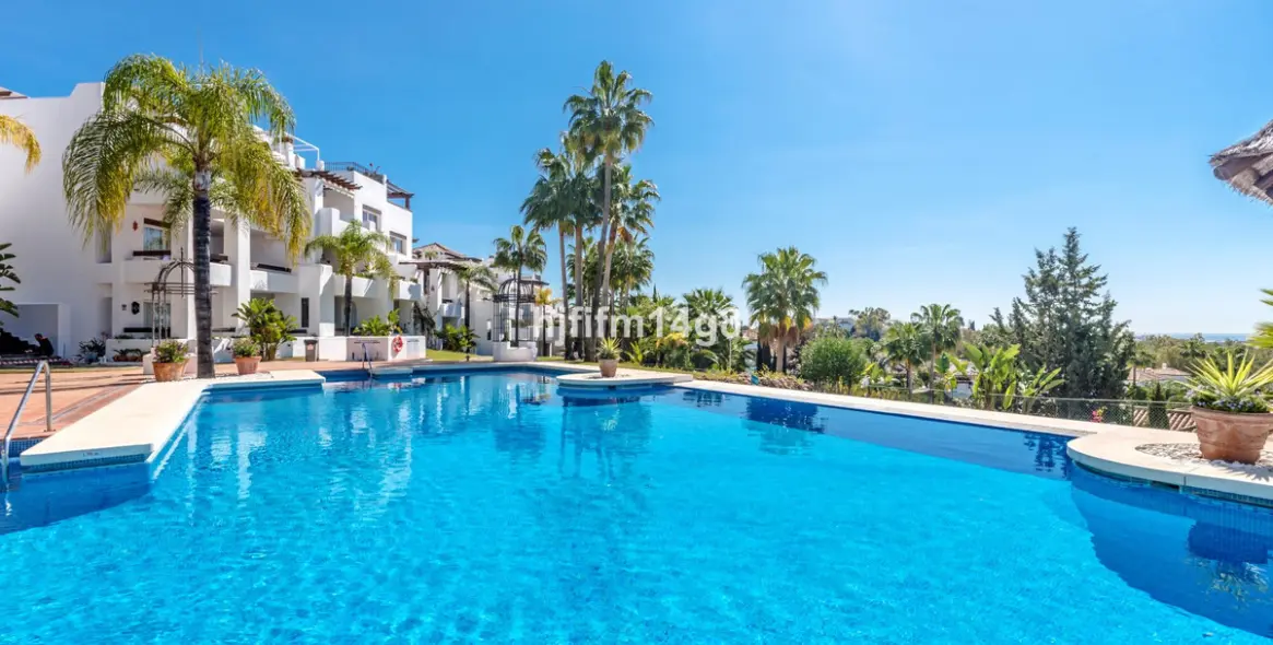 Sale of middle floor apartment in Nueva Andalucía 19