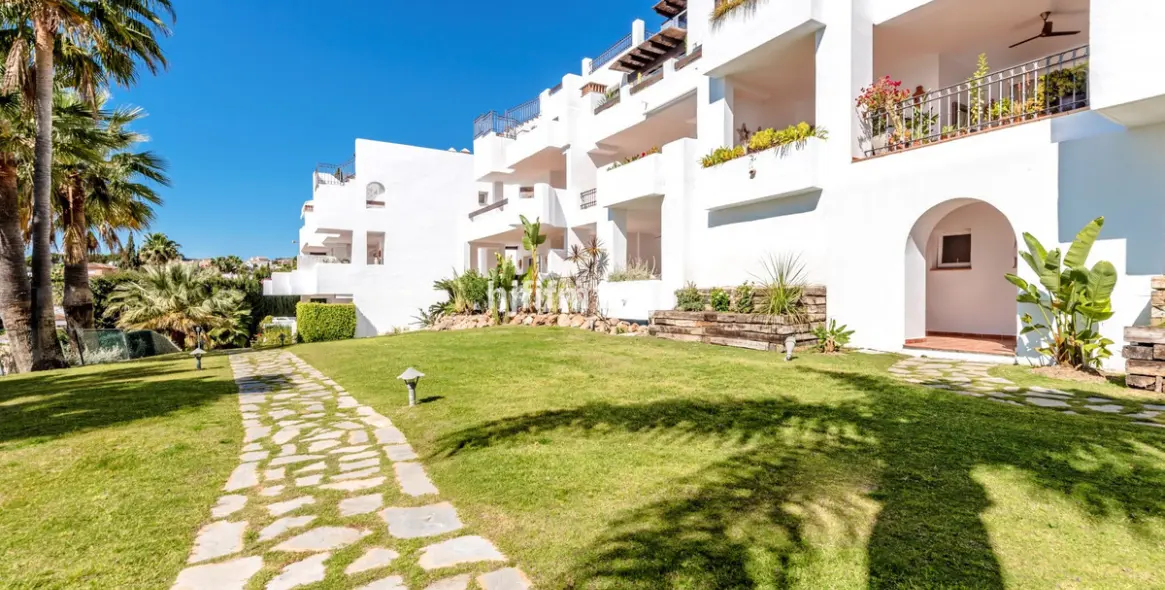 Sale of middle floor apartment in Nueva Andalucía 20