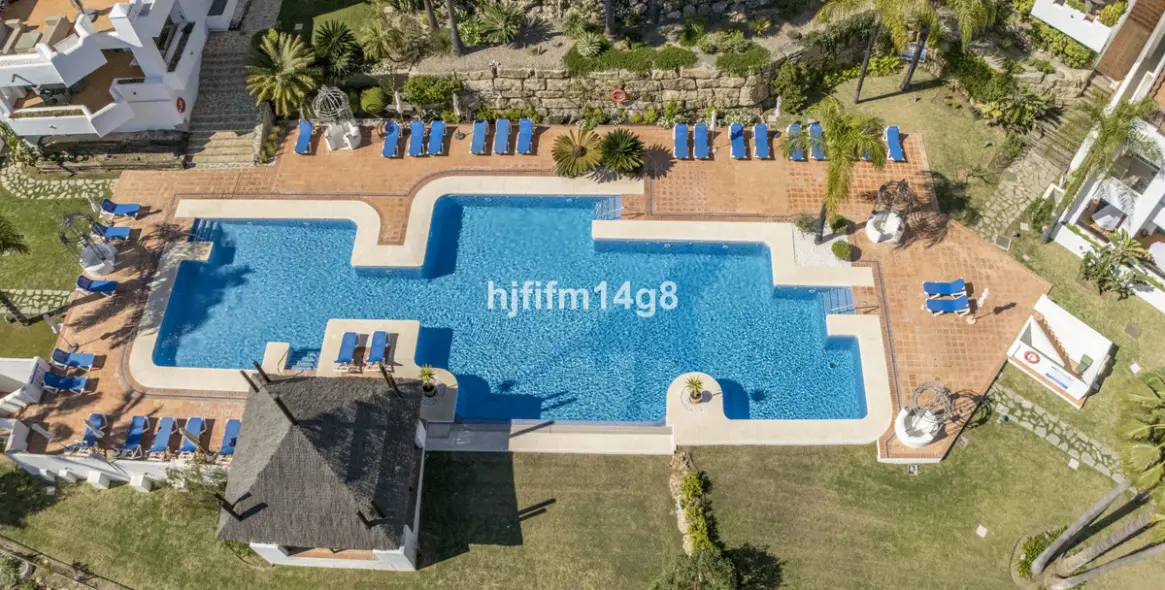 Sale of middle floor apartment in Nueva Andalucía 21