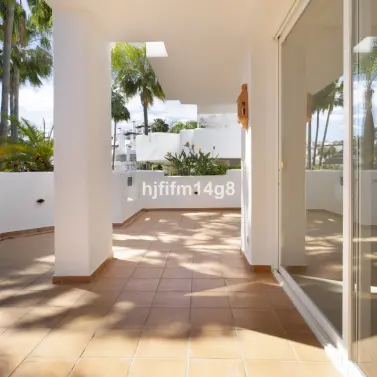 Venta de apartamento en planta media en Nueva Andalucía
