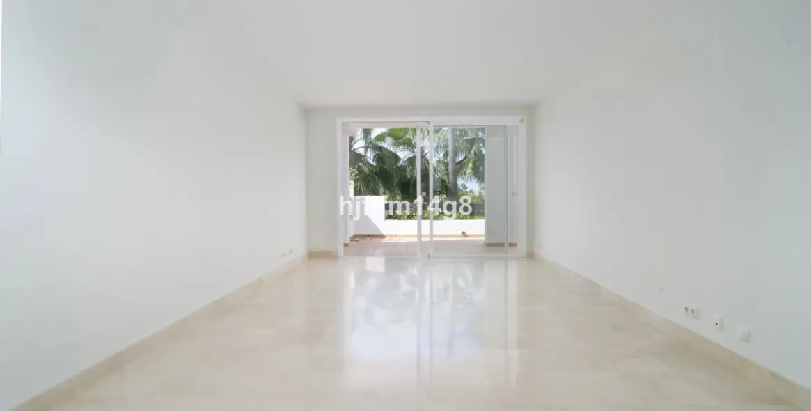 Sale of middle floor apartment in Nueva Andalucía 4