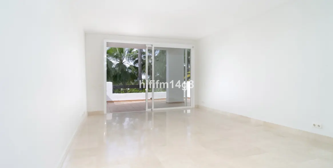 Sale of middle floor apartment in Nueva Andalucía 5