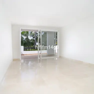 Venta de apartamento en planta media en Nueva Andalucía