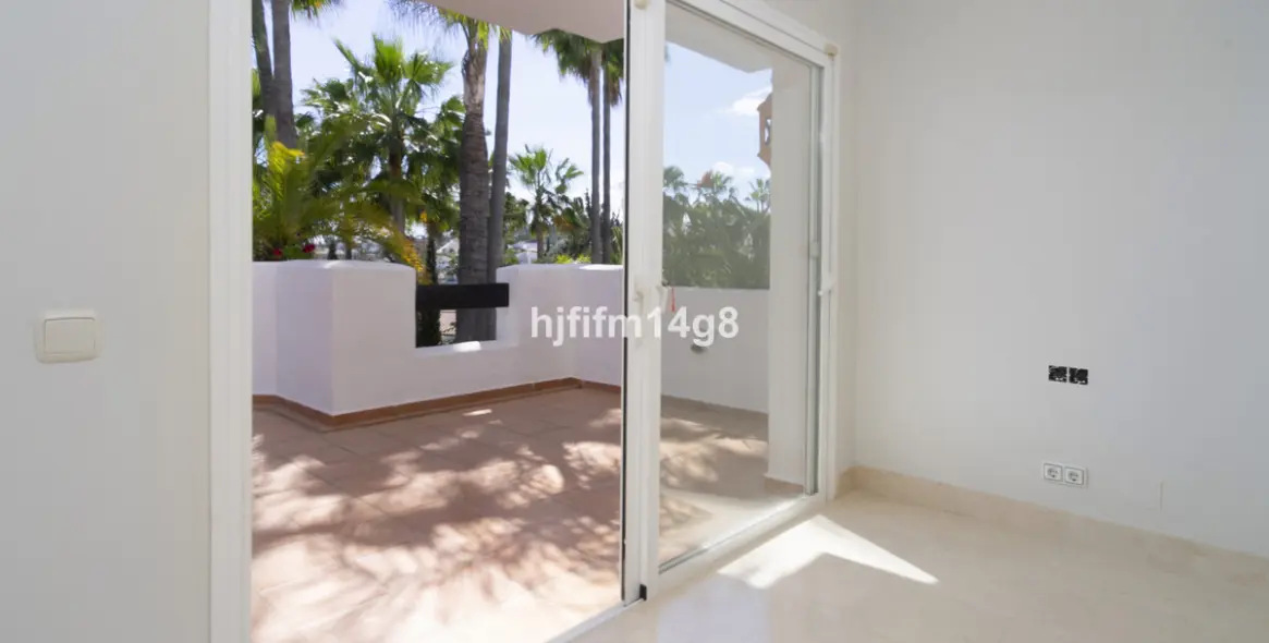 Sale of middle floor apartment in Nueva Andalucía 10