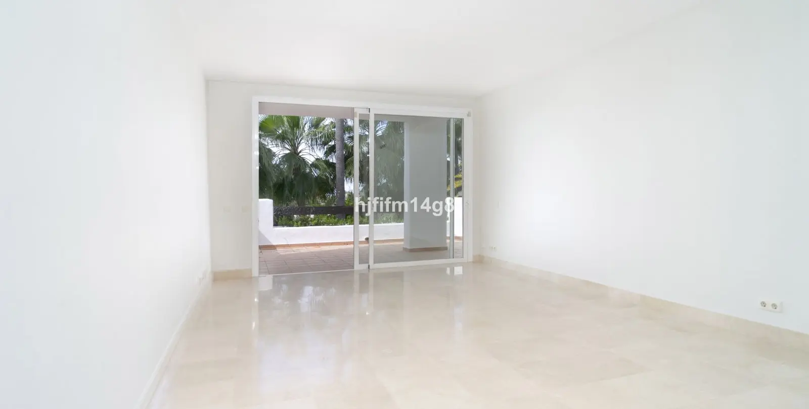 Sale of middle floor apartment in Nueva Andalucía 5