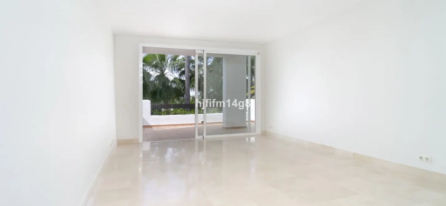 Sale of middle floor apartment in Nueva Andalucía 4