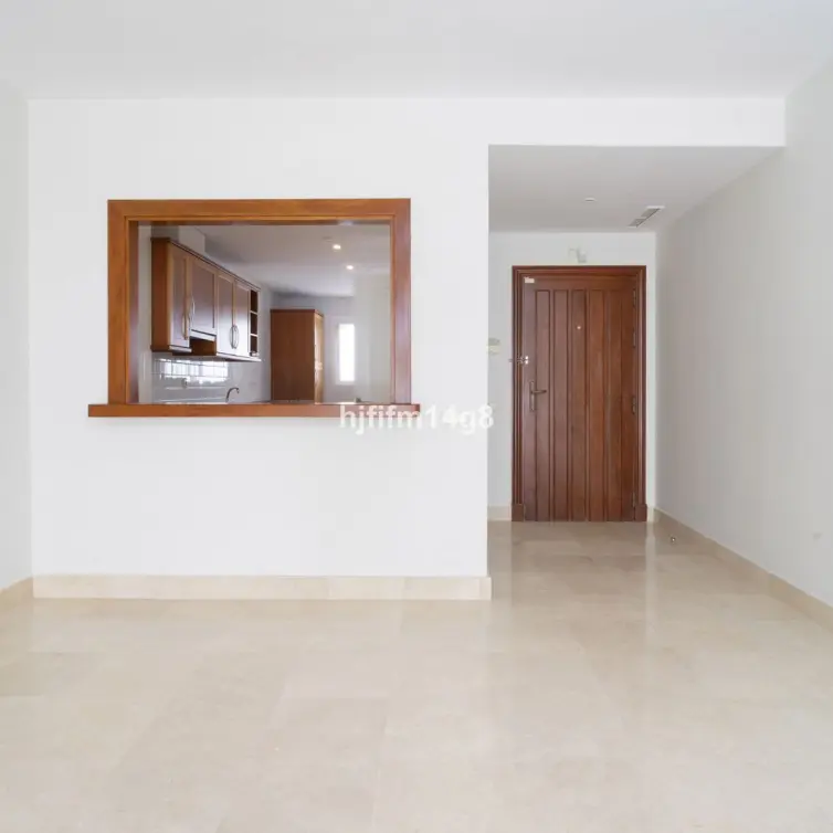 Sale of middle floor apartment in Nueva Andalucía
